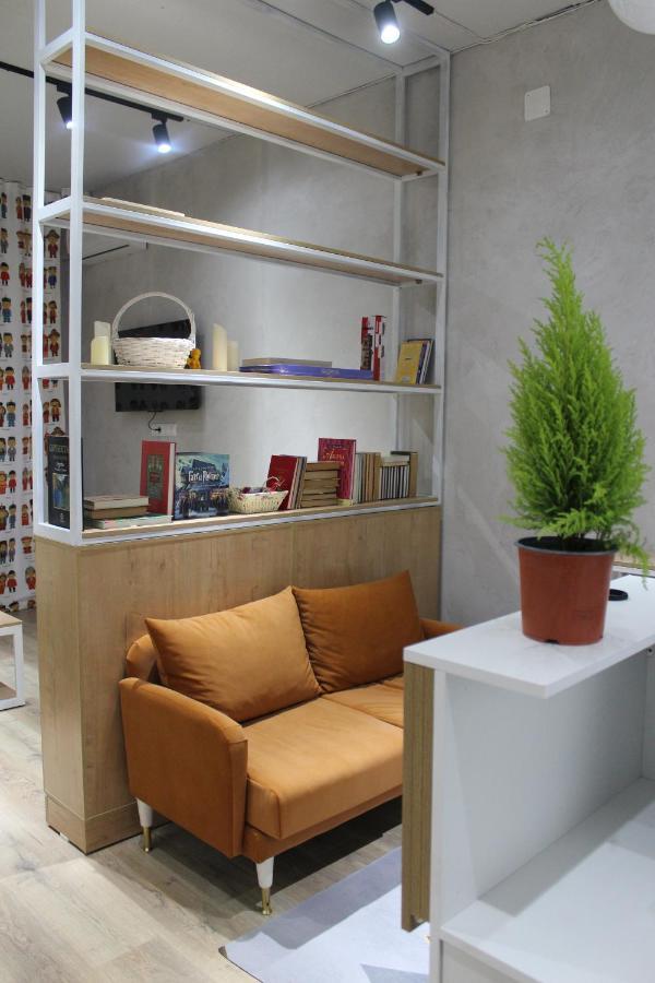 Izzzi Hostel Biskek Kültér fotó