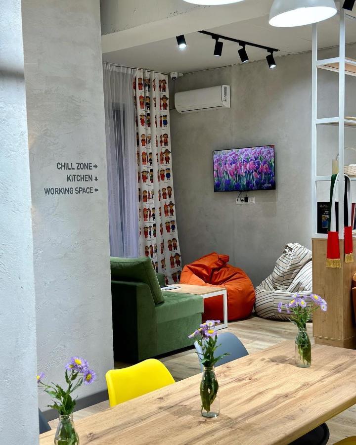 Izzzi Hostel Biskek Kültér fotó