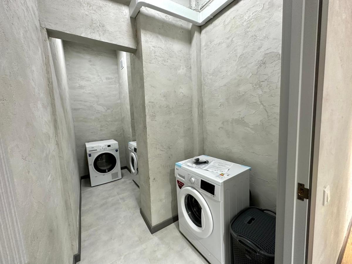 Izzzi Hostel Biskek Kültér fotó