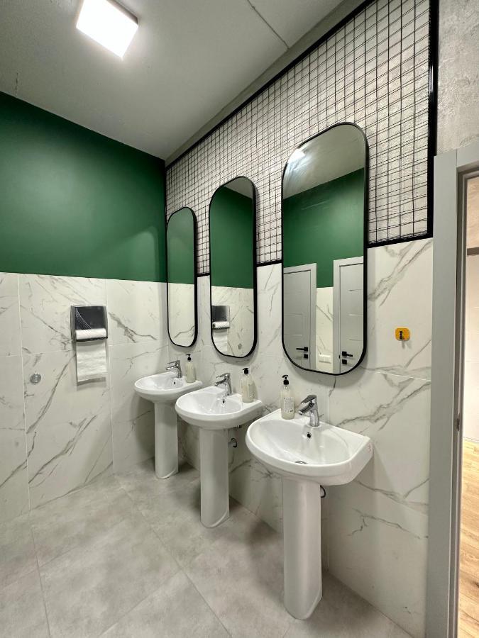 Izzzi Hostel Biskek Kültér fotó