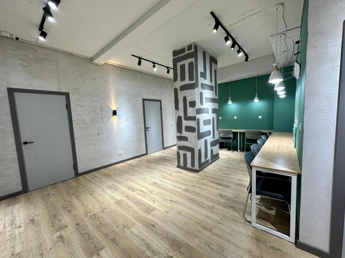 Izzzi Hostel Biskek Kültér fotó